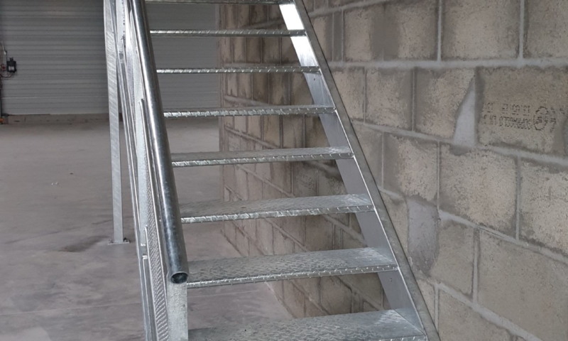 Escalier industriel galvanisé - www.fimpro.fr