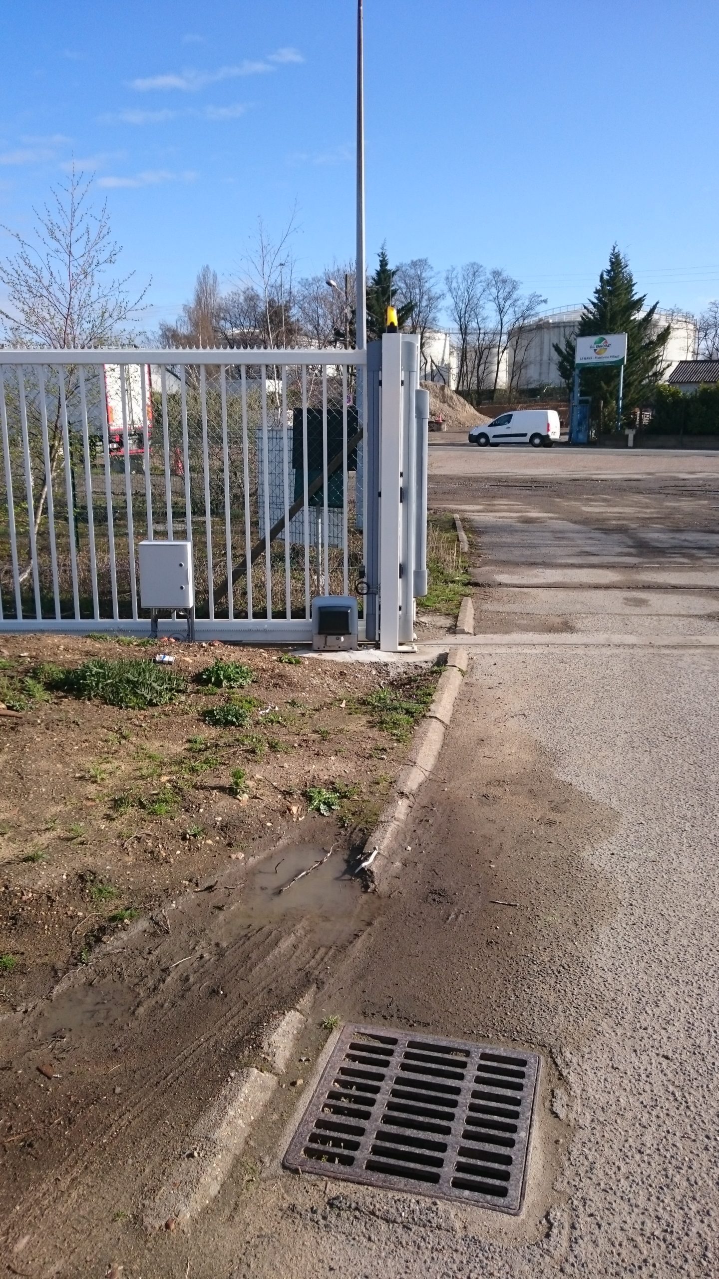 Portail coulissant motorisé sur rail - FIM'PRO