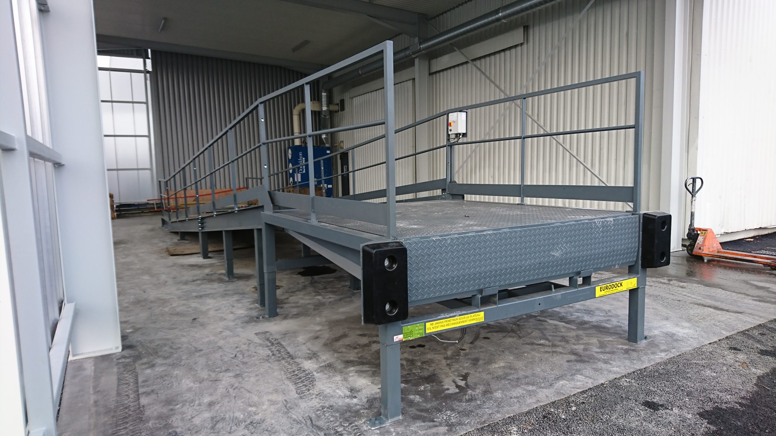 Rampe de chargement acier inclinée fixe au sol - FIM'PRO